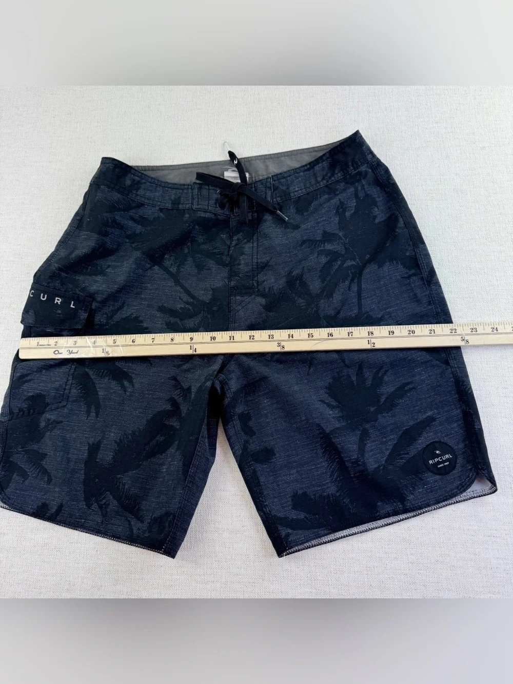 Rip‎ Curl Men's Palm-Print Swim Shorts in grey black size 32 side pocket